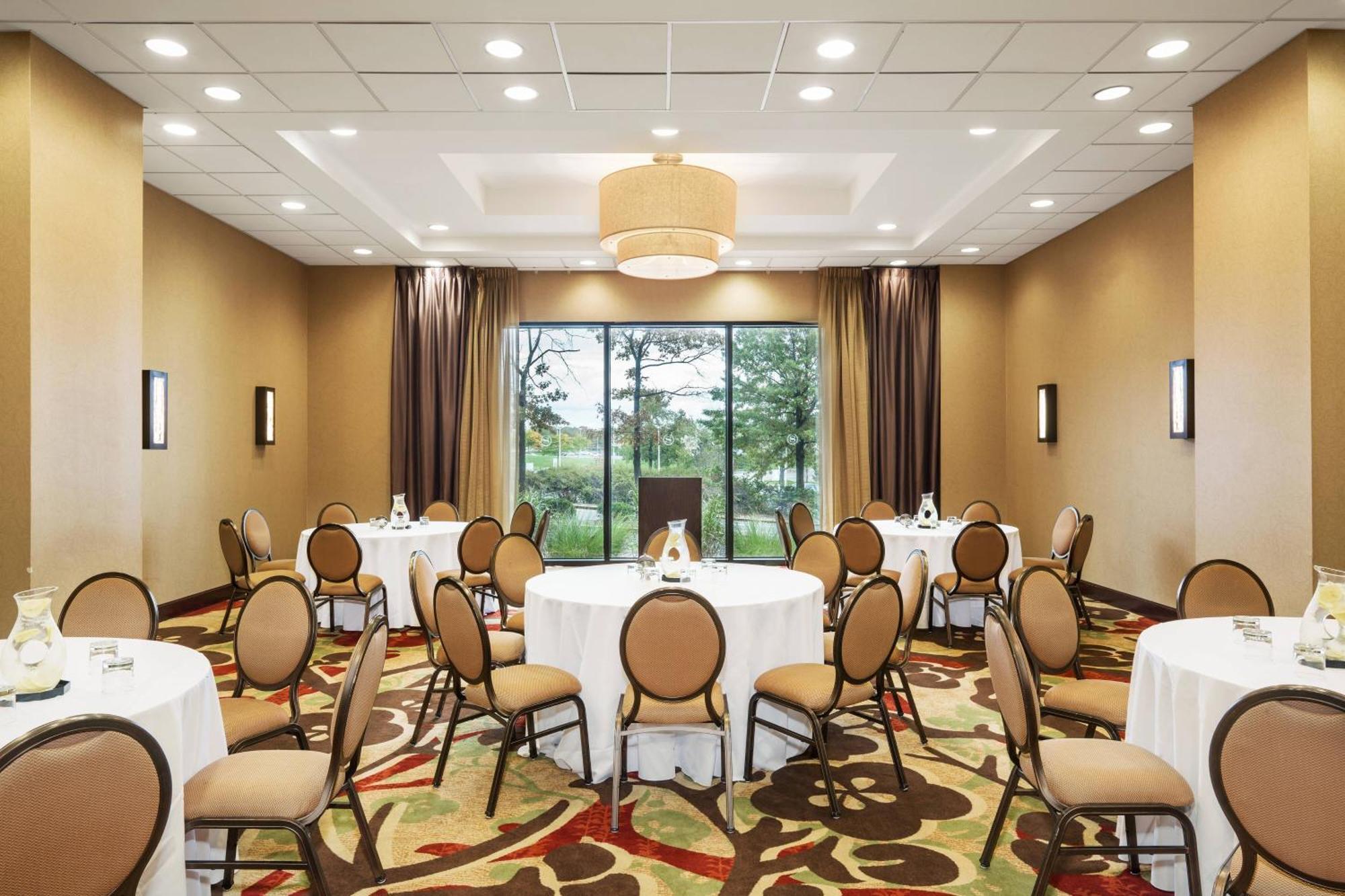 Sheraton Edison Buitenkant foto